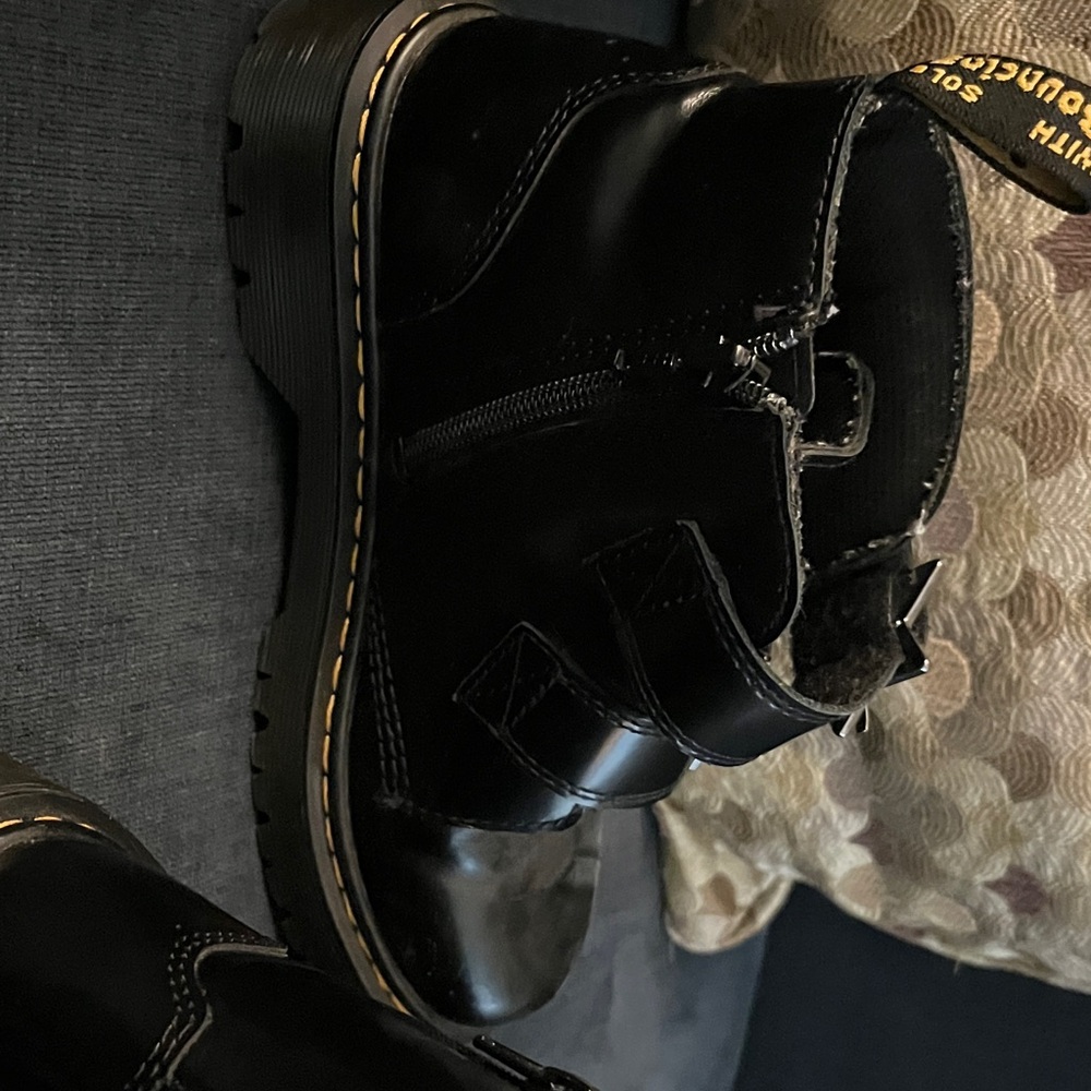 Dr. Martens Black Devon Bex boots, youth size 3 (UK2) - Picture 2 of 4
